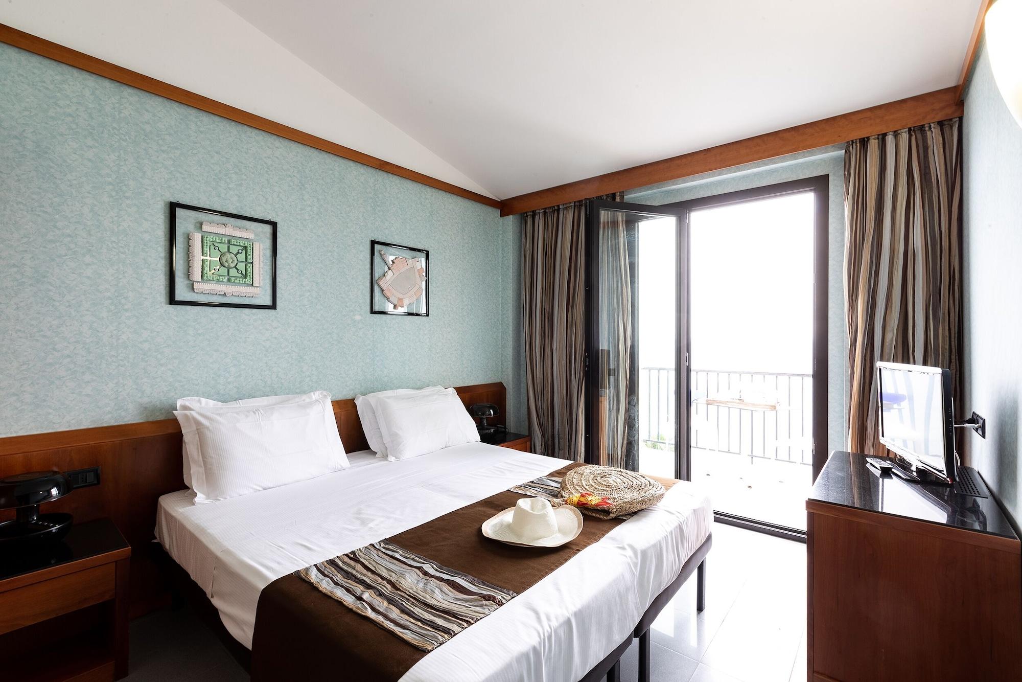 Mare Hotel 4*
